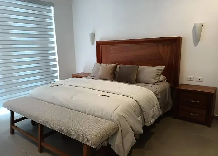 One Bedroom, Great Location Steps From The Beachh, Beautiful Roof Top View